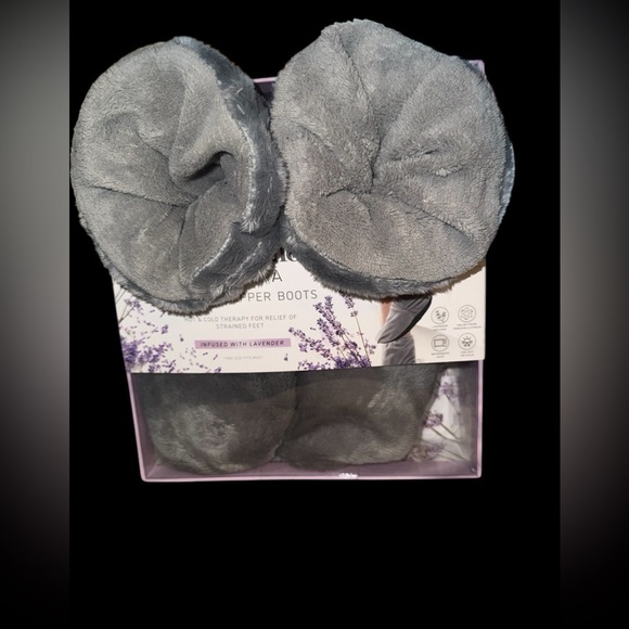 Brookstone | Lavender Infused Warming Slipper Boots NIB - Picture 7 of 7